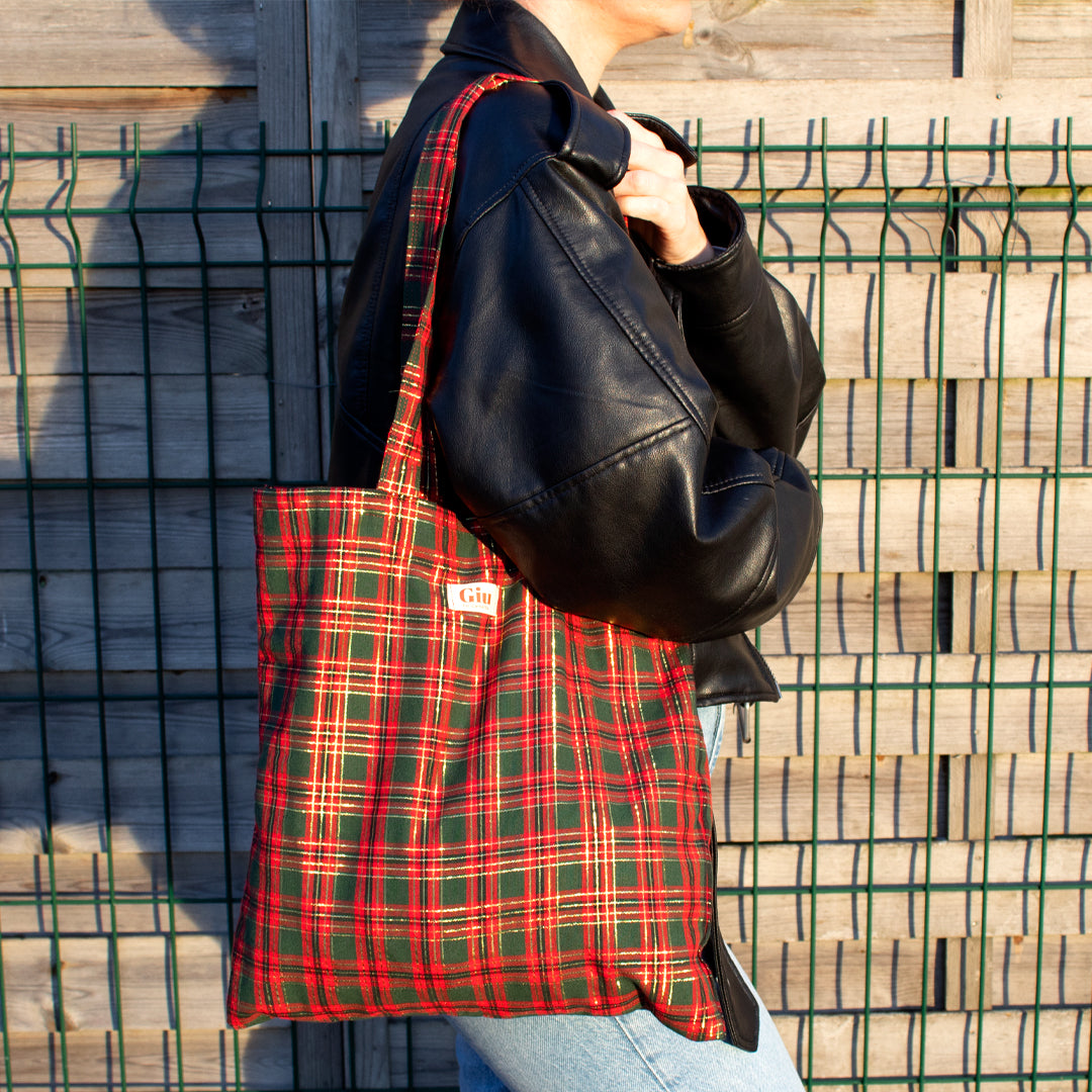 Giu_Tote_bag_ecossais_tartan_Vert_ Rouge_dore_fait_main_france_taille_grand_2