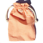 Pochette Giu en tissu vichy orange faite main, idéale pour ranger ses tangas avec style et discrétion