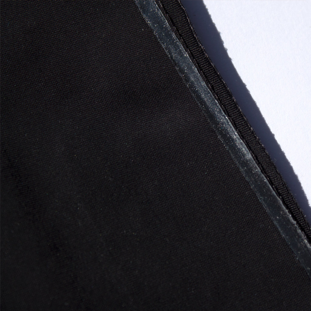Nolyna_Silicone_tanga_seconde_peau_noir_France_invisible_doux_couture_invisible_silhouette_tissus_Certifé_Hypoallergénique_maintien_parfait_zero_marque_Giu_zoom_4