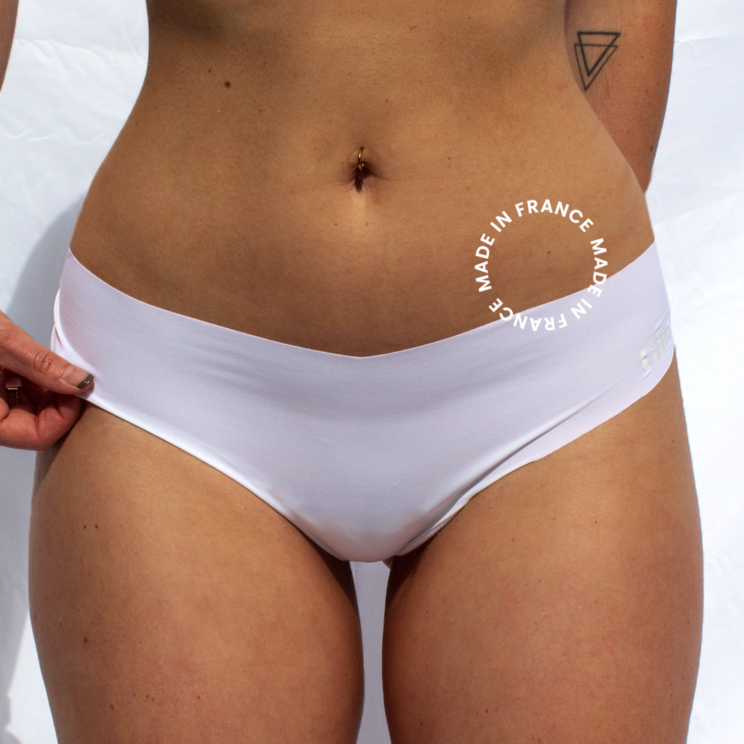 Nolyna_tanga_seconde_peau_blanc_France_invisible_doux_couture_invisible_silhouette_Tissus_Cetifiés_Hypoallergénique_1