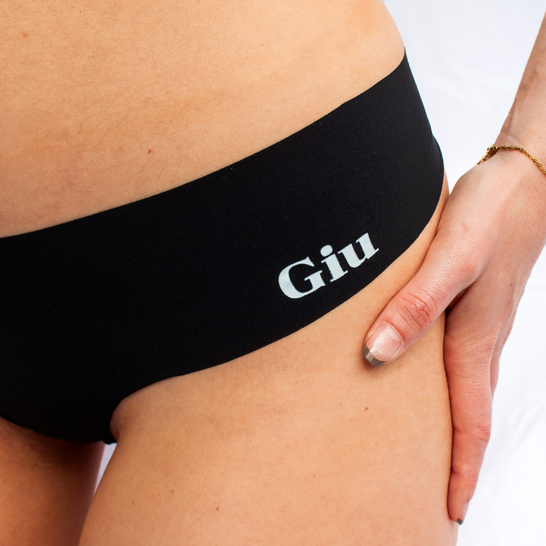 Nolyna_tanga_seconde_peau_noir_France_invisible_doux_couture_invisible_silhouette_tissus_Certifé_Hypoallergénique_2