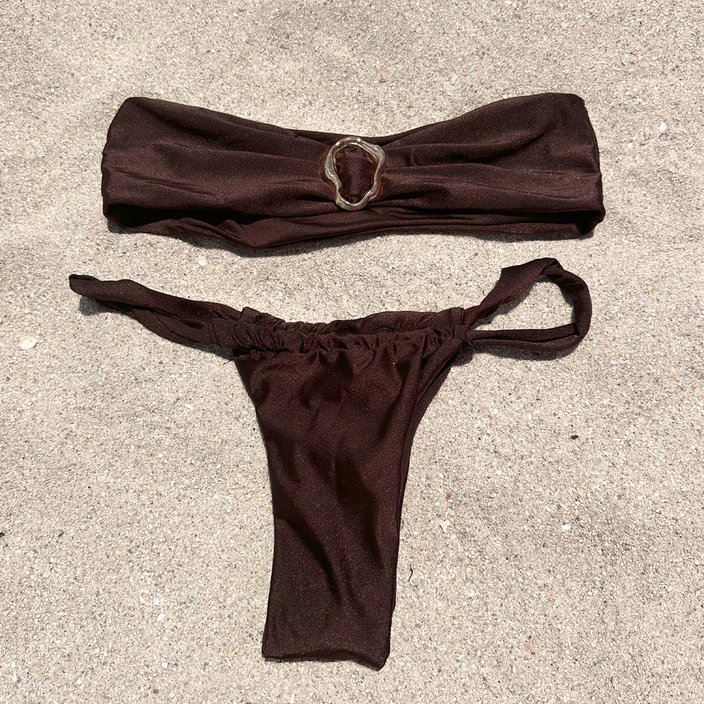 Flat lay ensemble bikini Havana Giu marron chocolat irisé fait main France