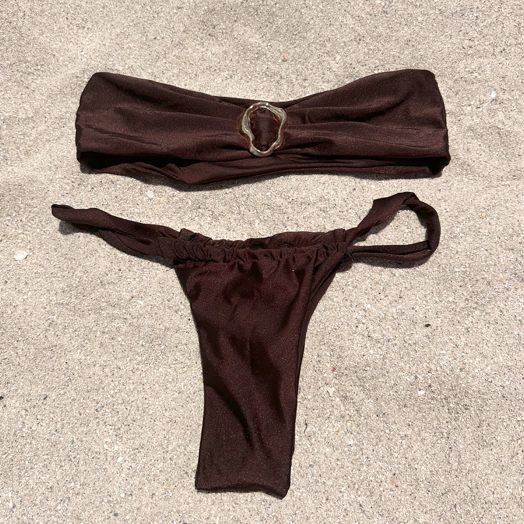 Flat lay ensemble bikini Havana Giu marron chocolat irisé fait main France
