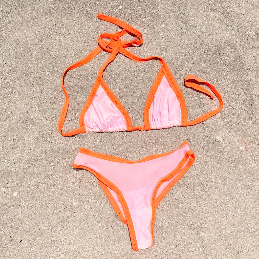 Flat lay ensemble bikini Miami Giu rose irisé et orange fluo fait main France